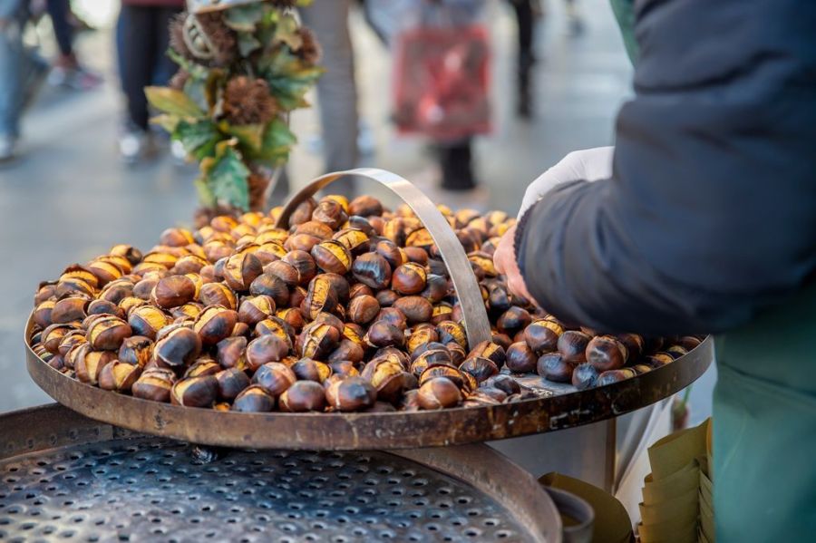 roasted-chestnuts-2022-11-10-09-24-56-utc